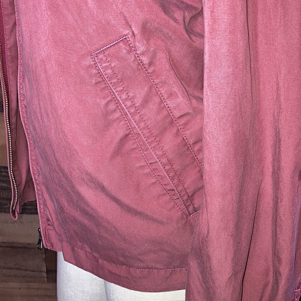 UNIQLO Jacket Woman’s Size XS Like New - Picture 6 of 8